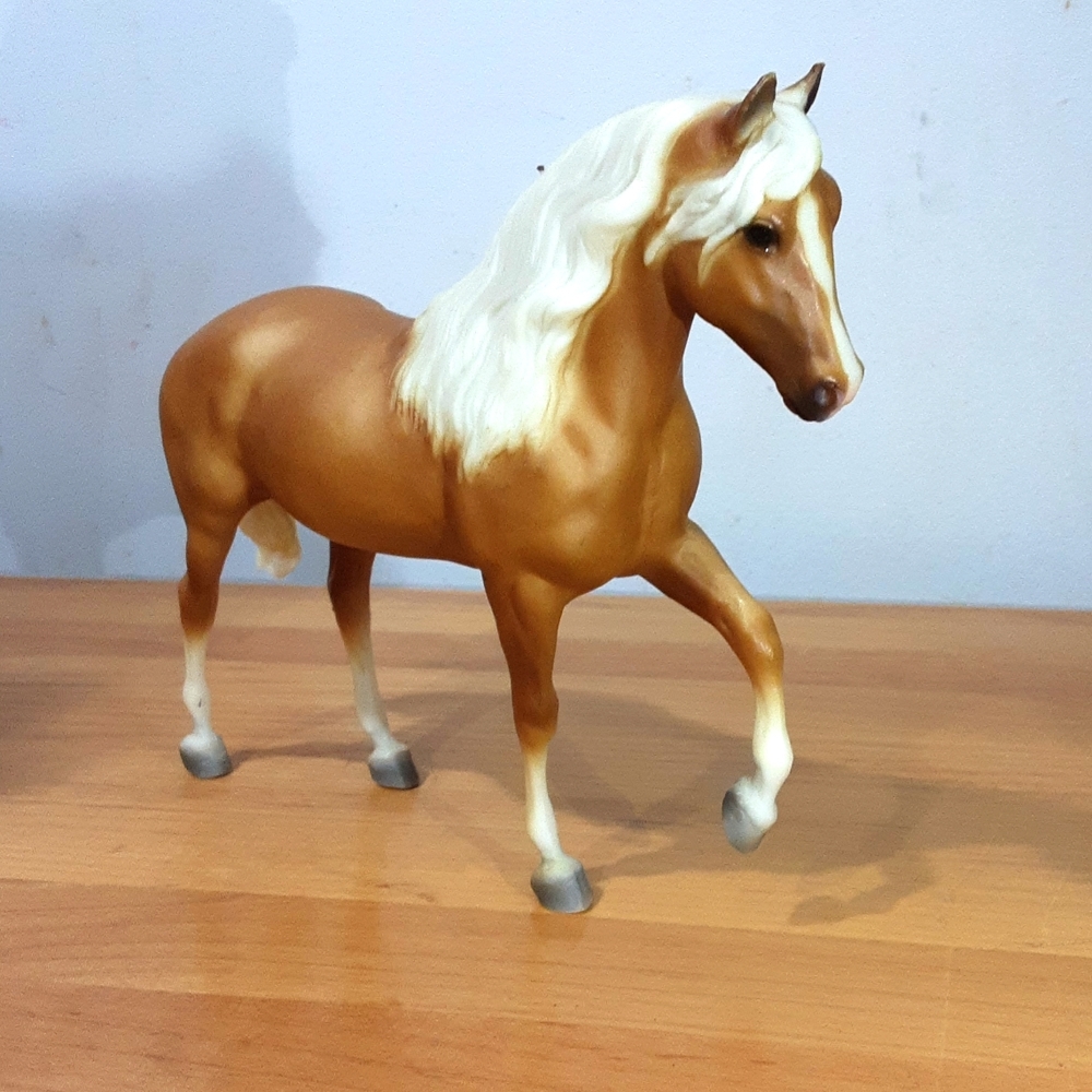 Palomino Paso Fino Breyer model horse